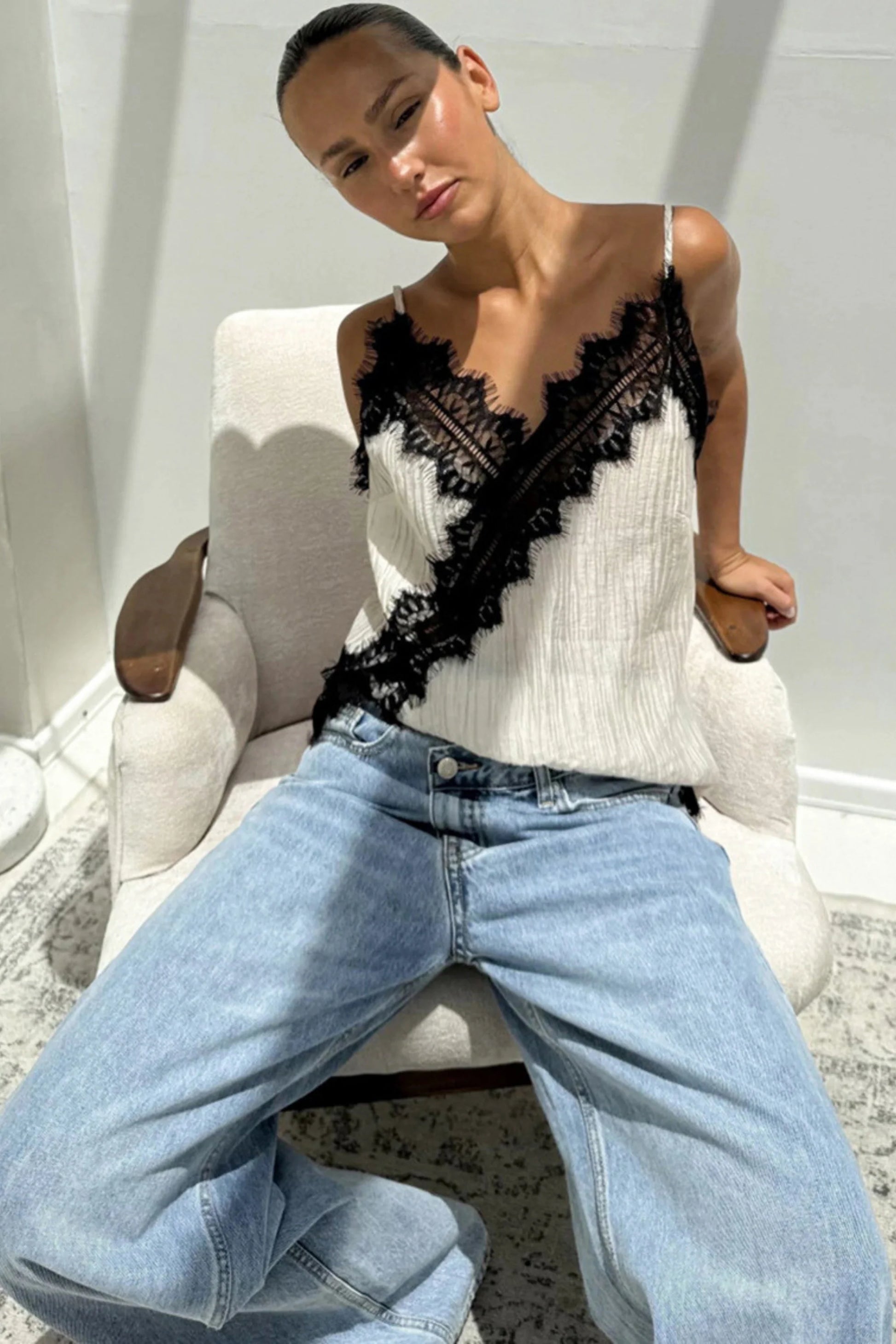Lace contrast fitted camisole top White