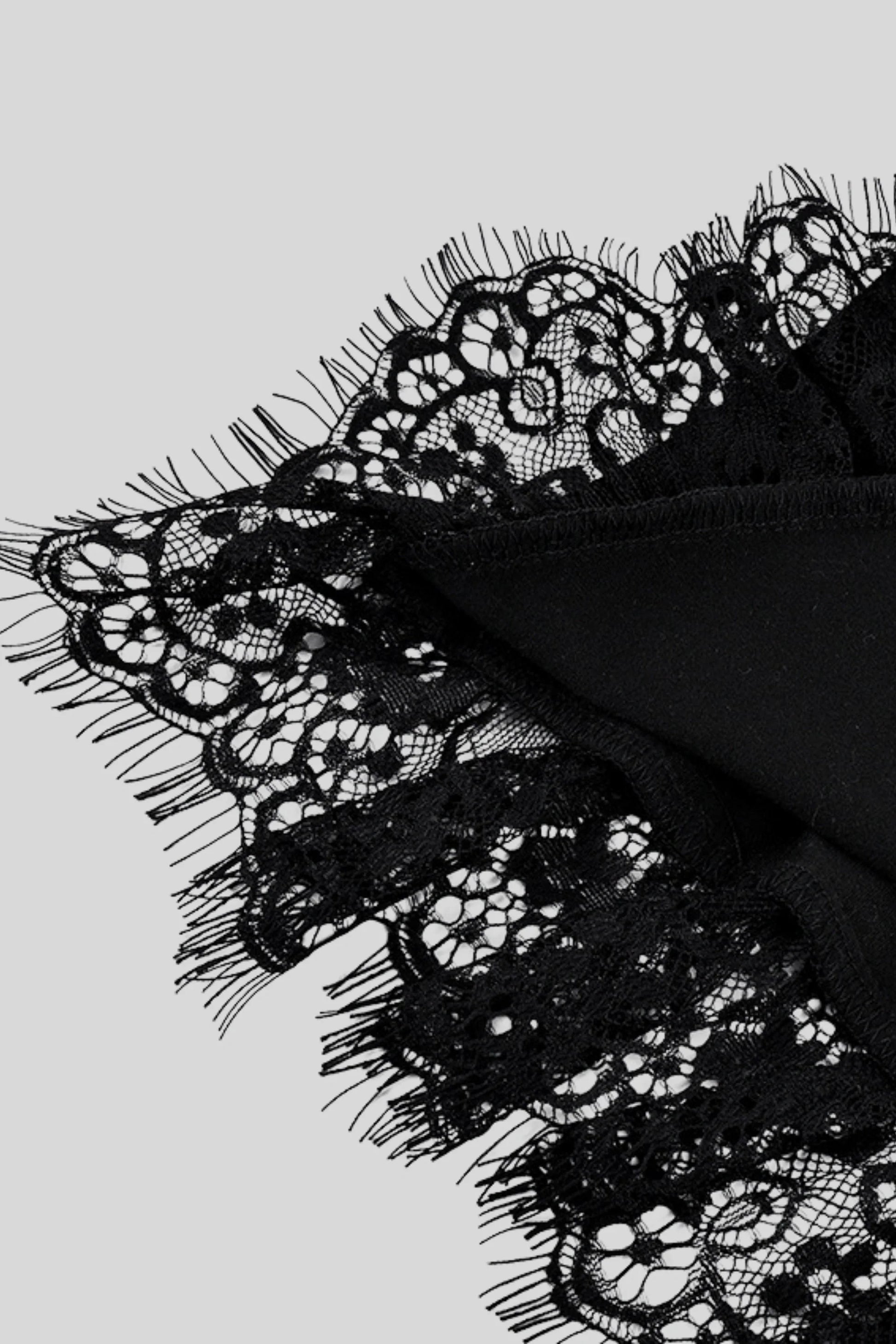 Lace trim fitted cropped camisole Black