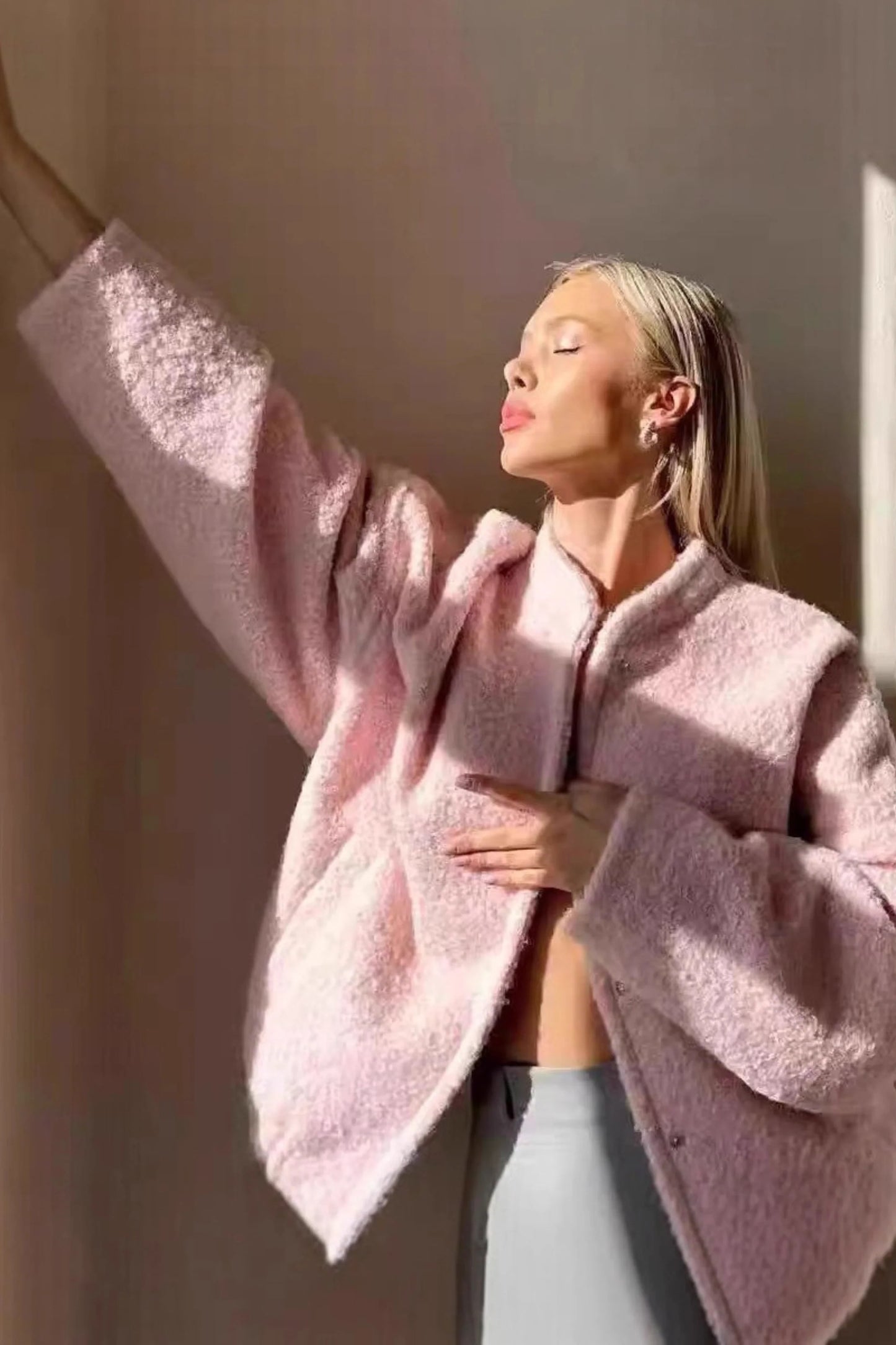 Pink Boucle Jacket That Structures the Shoulder Instantly Light