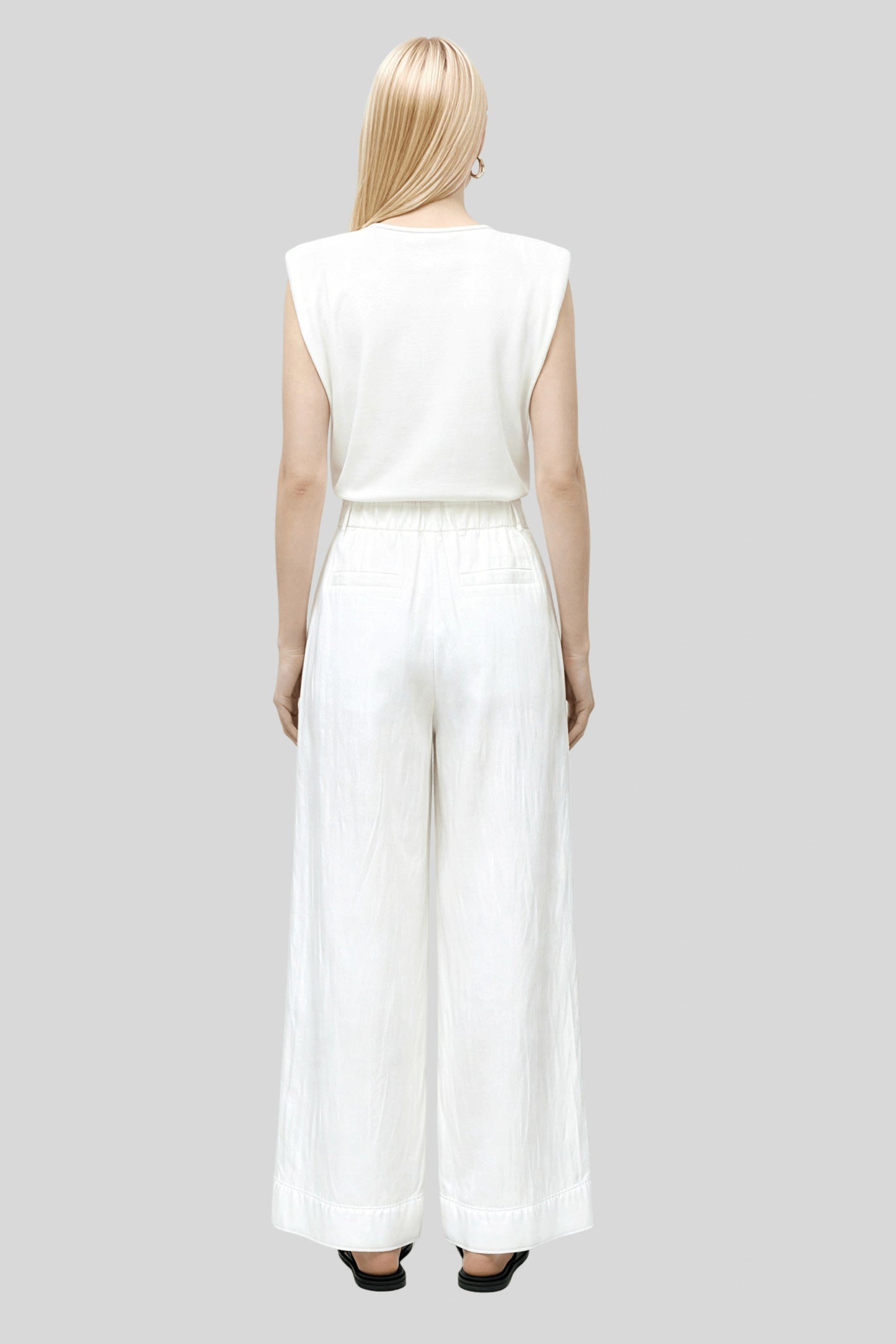 Alzya Sleeveless T-shirt with Padded Shoulders_White