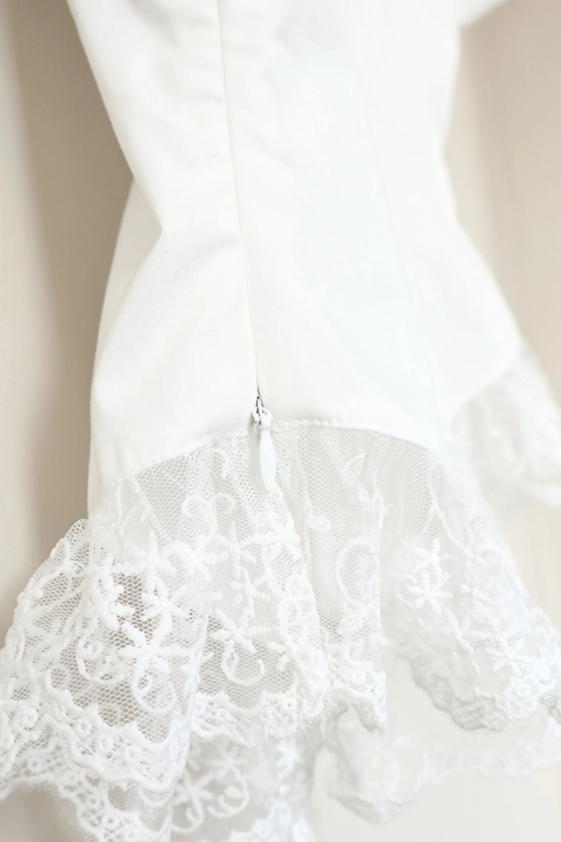 White Cotton Puff-Sleeve Lace-Hem Crop Blouse White