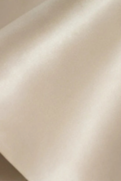 The Tailored Set That Structures the Silhouette Without Stiffness Gold