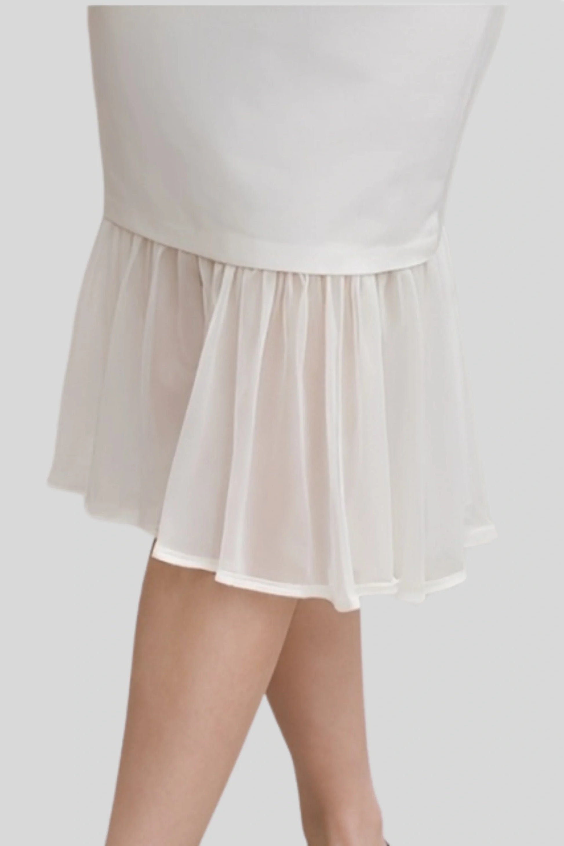 The White Midi Dress That Balances Structure and Lightness White