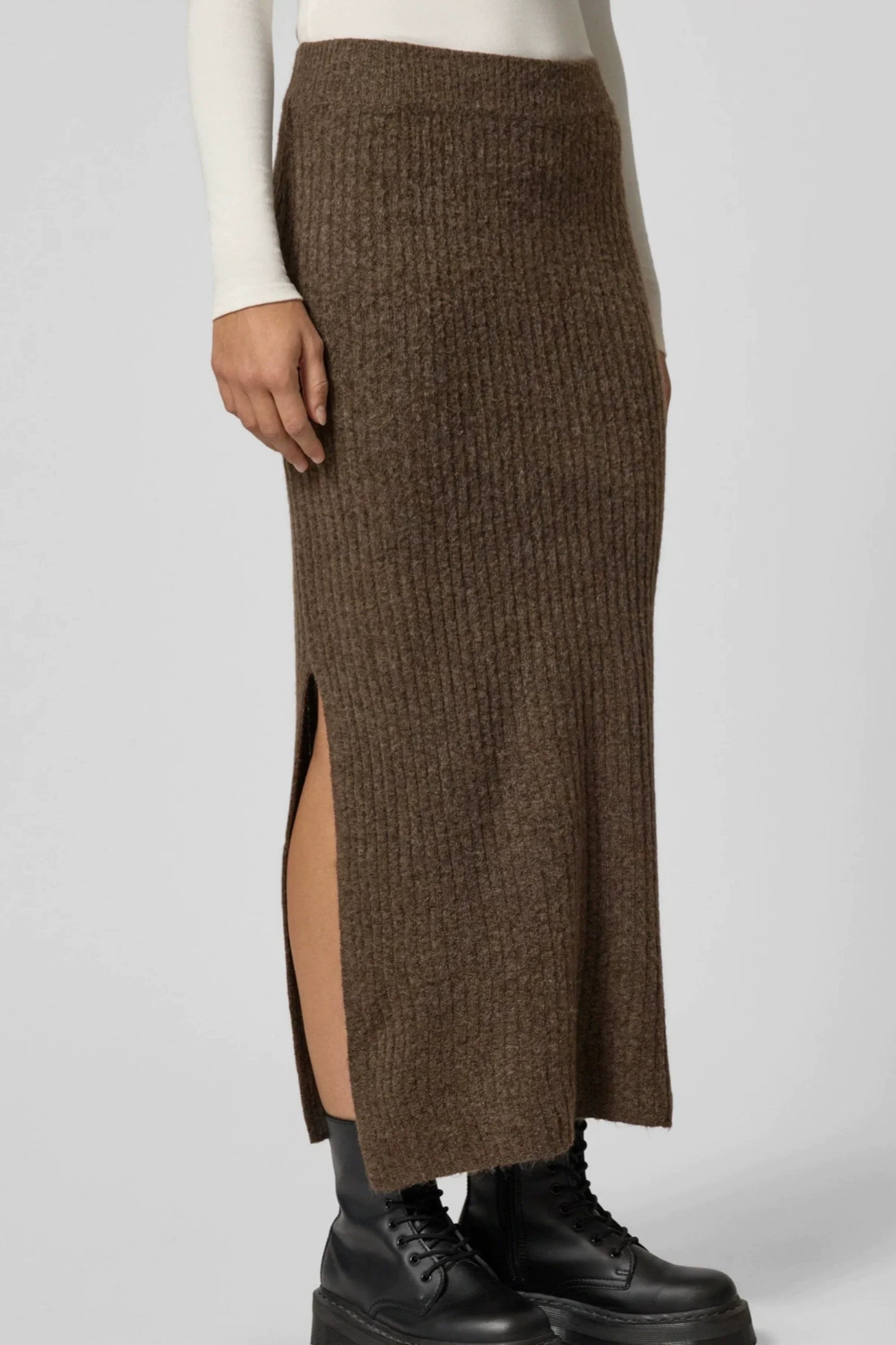 Ribbed Knit Midi Skirt with Side Slit – Brown Brown